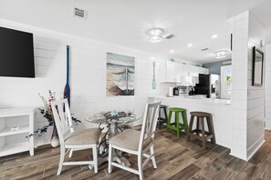 Dining - Pet Friendly Townhome W/ Free WiFi and Parking (Panama City Beach)