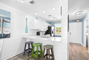 Fridge, microwave, oven, stovetop - Pet Friendly Townhome W/ Free WiFi and Parking (Panama City Beach)