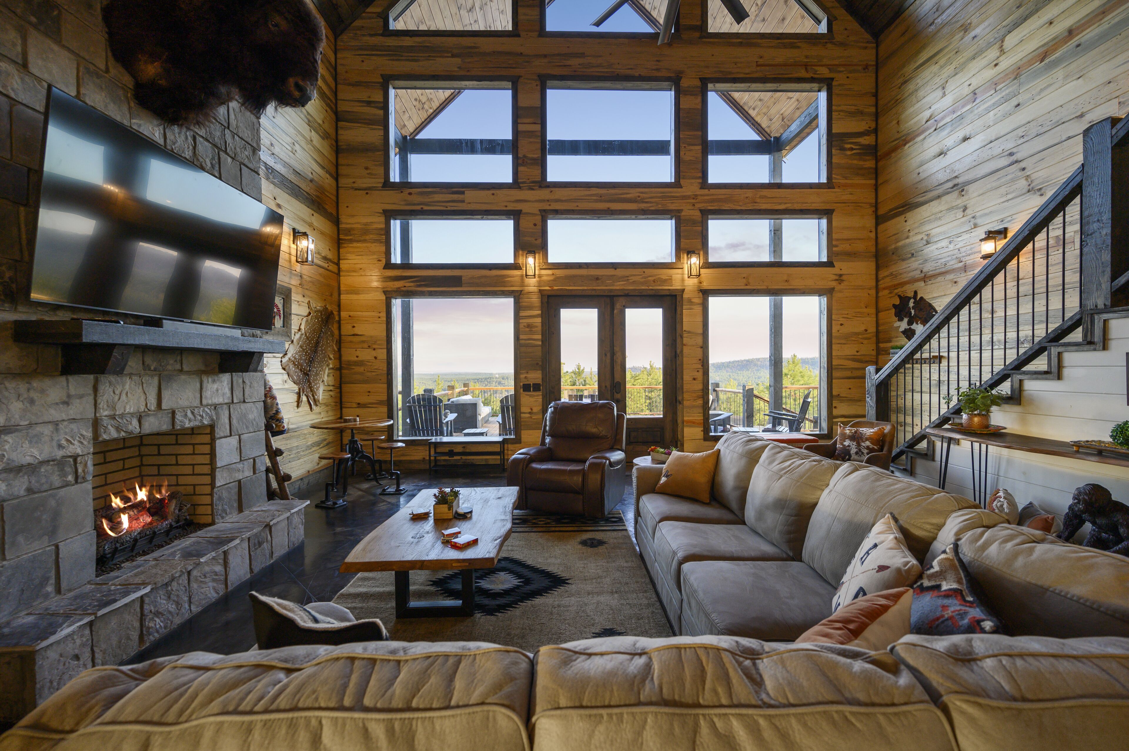 NEW! Ace of Spades - Mountain View Cabin w/ 5 King Bedrooms, Pool Table, Arcade