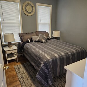 2 chambres, fer et planche à repasser, Wi-Fi gratuit, draps fournis