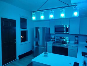 Fridge, microwave, oven, stovetop - Excellent 2 bedroom condo in South Boston (Boston)