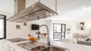 A modern kitchen with a stainless steel sink, a built-in oven, and a large window. - Rue d'Antibes Premium 2 BDR 2 baths Exclusive Olam Properties Cannes (Cannes)