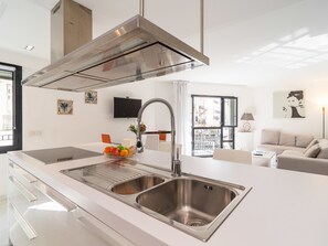 Réfrigérateur, micro-ondes, four, lave-vaisselle