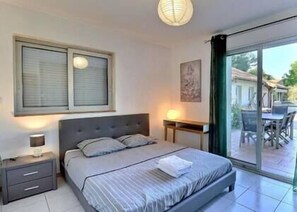 5 chambres, fer et planche à repasser, lit parapluie, Wi-Fi