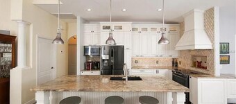 Rest Awile Villa, full refund*, heated pool, sleeps 6