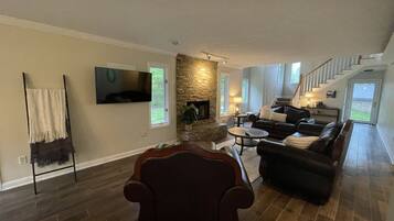 Smart-tv en een open haard