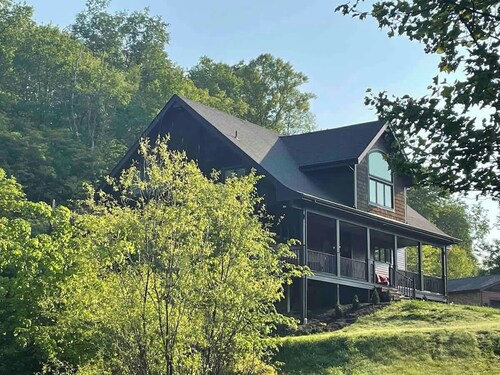 House at Maple Ridge,  perfect for long stays.