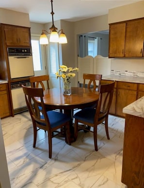 Dining - Four Bedroom Bellevue Beauty (Bellevue)