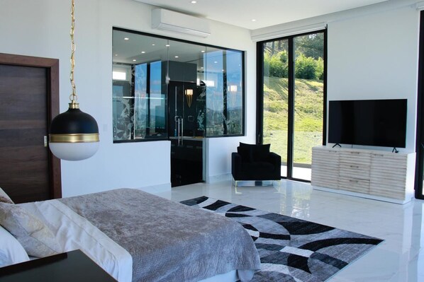 7 bedrooms, in-room safe, desk, iron/ironing board