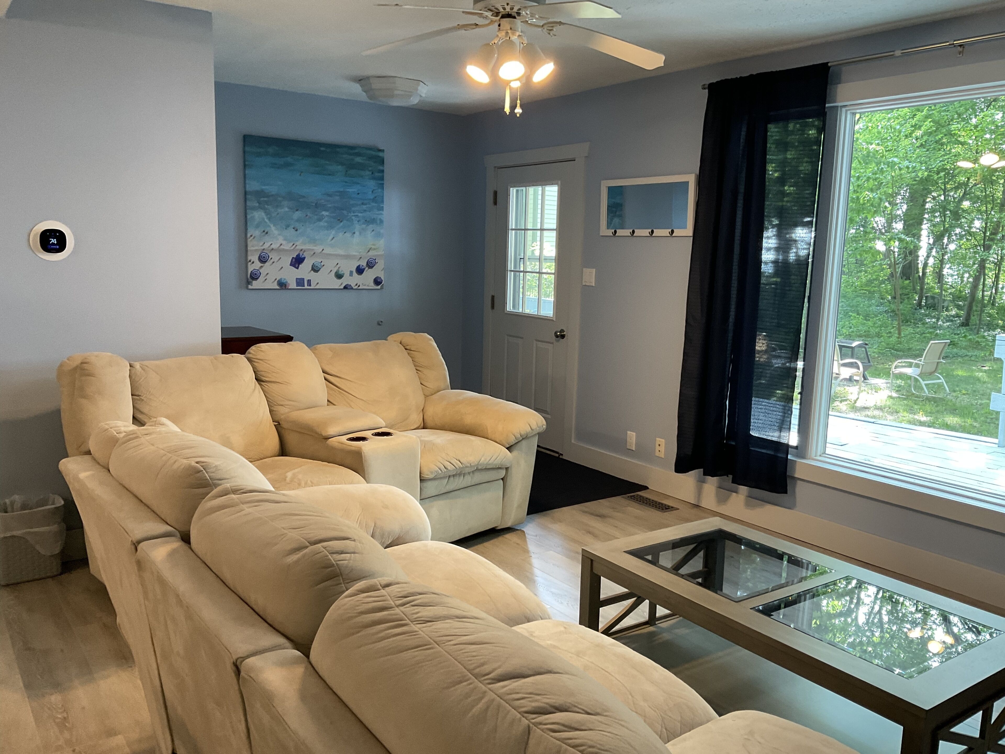 Updated lakefront cottage - beautiful views! Walk to beach!