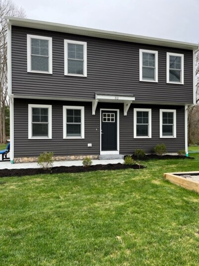 Brand new home close to Charlestown/Westerly beaches.