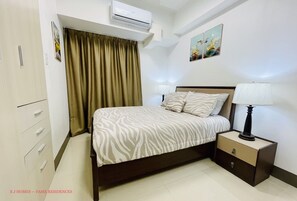 1 bedroom, desk, iron/ironing board, WiFi