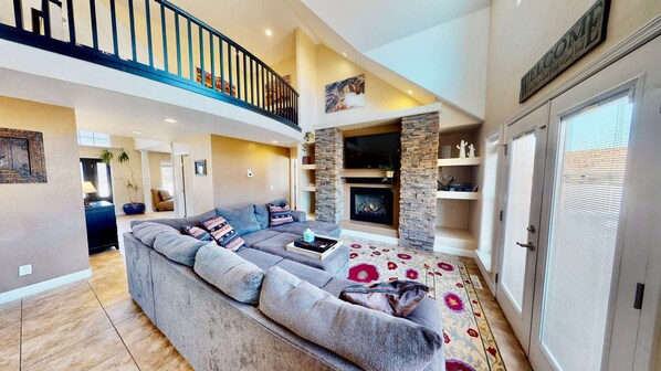 Fernseher, Kamin, DVD-Player