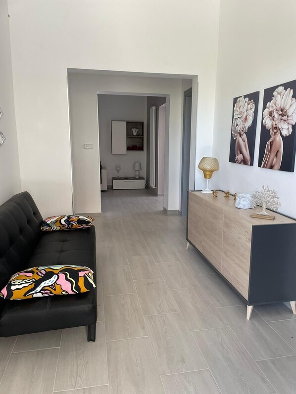 Living area - 5 minutes to beach. Remodeled family friendly (Sciacca)