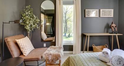 Mid-Century Modern Fayetteville Home Close to Town