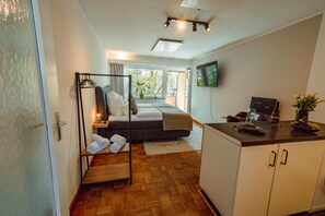 1 bedroom, desk, WiFi, bed sheets