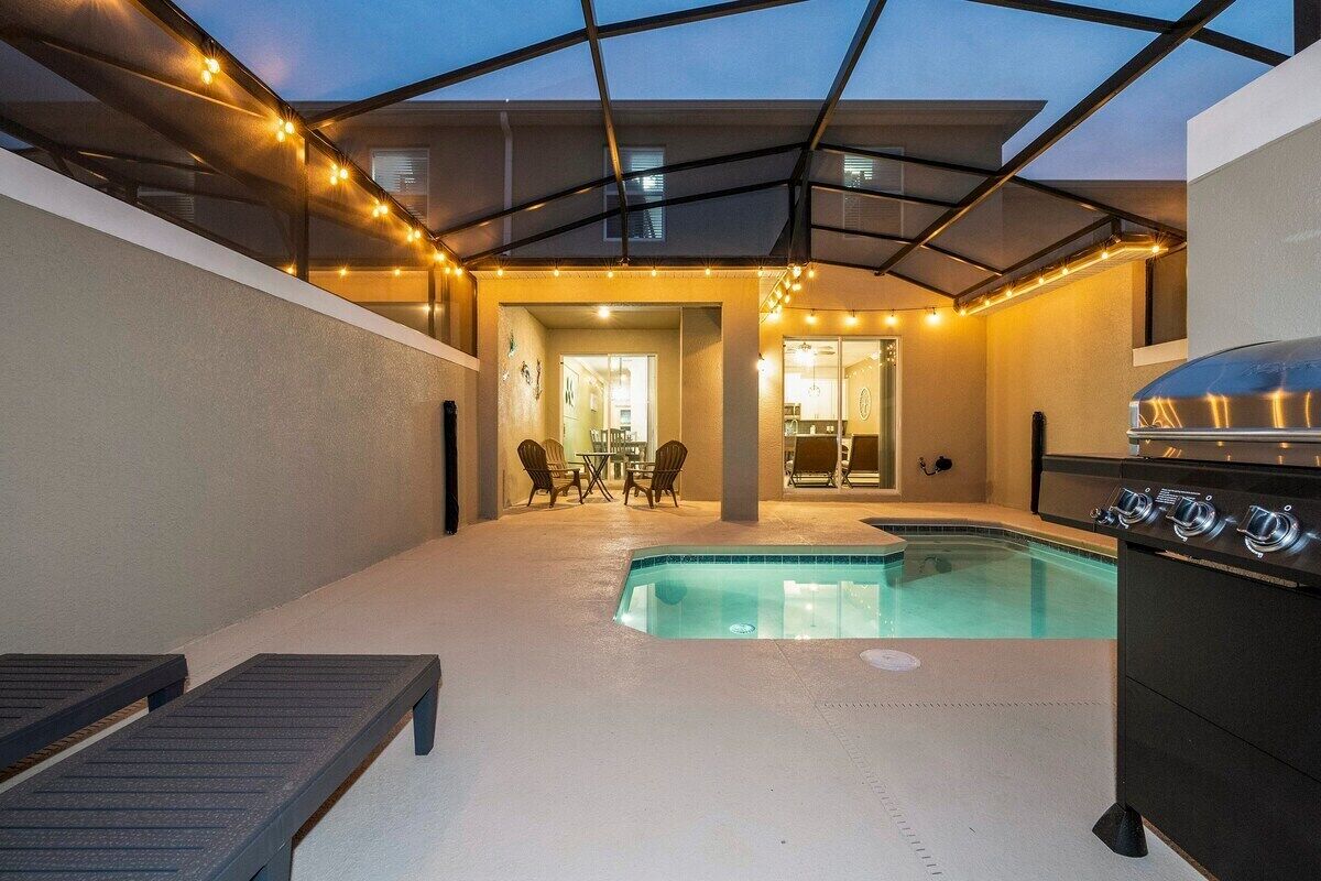 4 Bedrooms, 3 bathrooms Townhouse