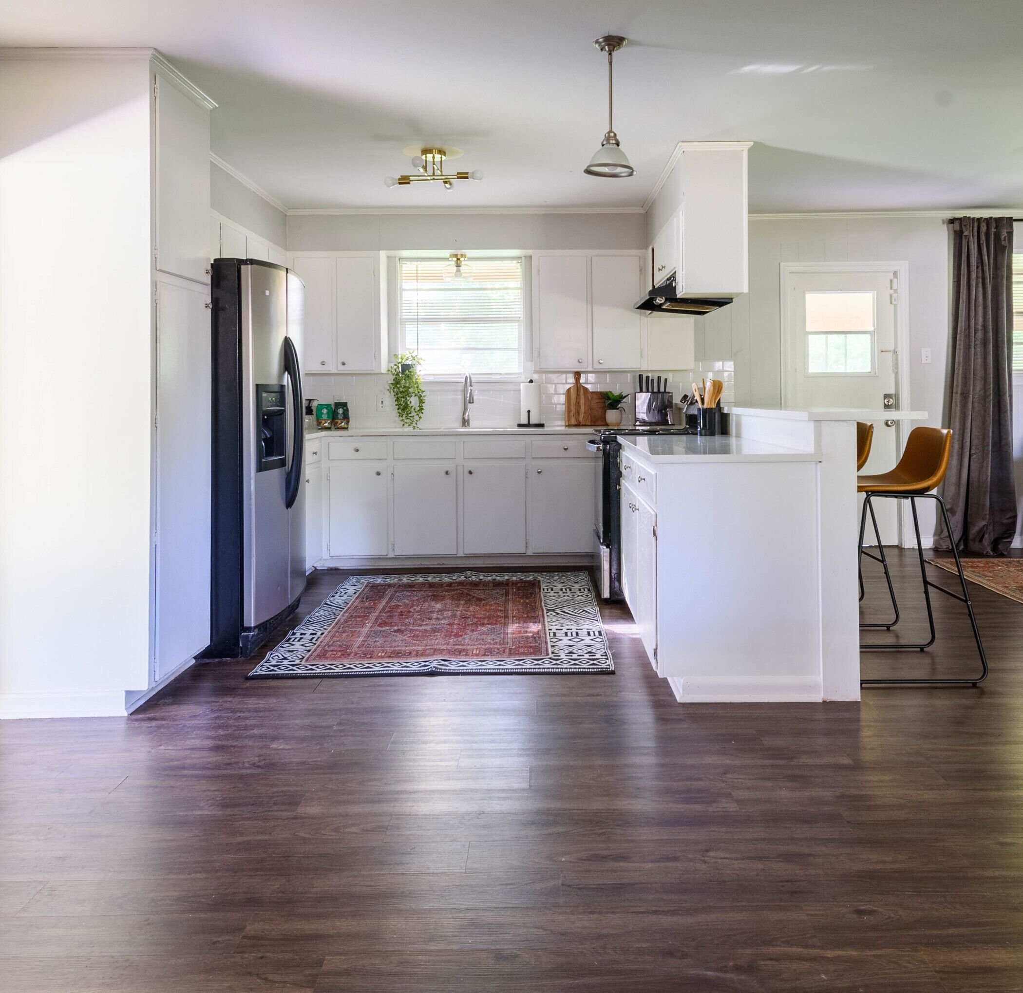 ☑️ Centrally located
☑️ KING BEDS
☑️ Fast Wifi