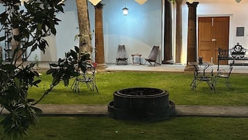 Junior Room, 1 Bedroom, Non Smoking, Garden View | Living area