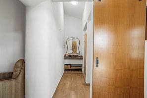 Junior Room, 1 Bedroom, Non Smoking, Garden View | Bilik Mandi