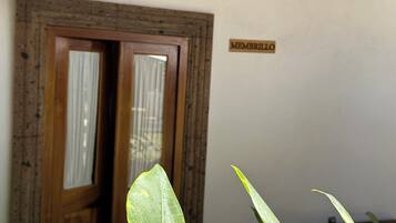 Habitación junior, 1 habitación, para no fumadores, vista al jardín | Sábanas italianas Frette, ropa de cama de alta calidad y edredón