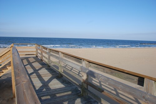 Cozy Suite - Pet friendly, Beach Side by RedAwning