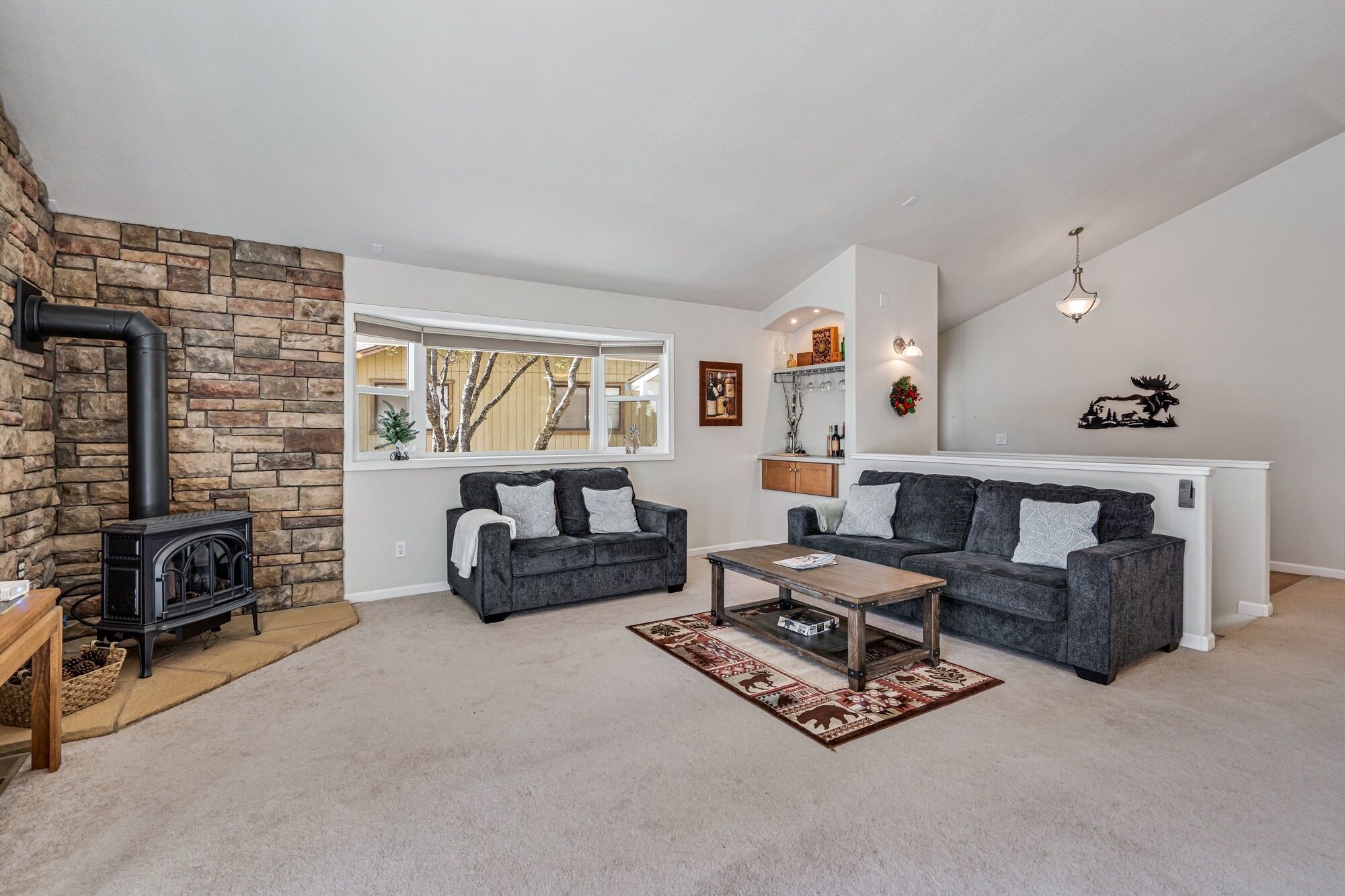 Cloudside - 2-Level Home Near Marina Beach by RedAwning