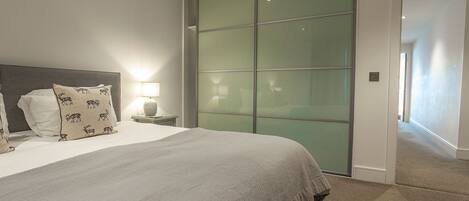 2 bedrooms, iron/ironing board, WiFi (free), bed sheets