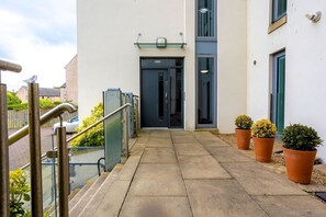 Exterior detail - Square Green (No 16) | With Balcony (St Andrews)