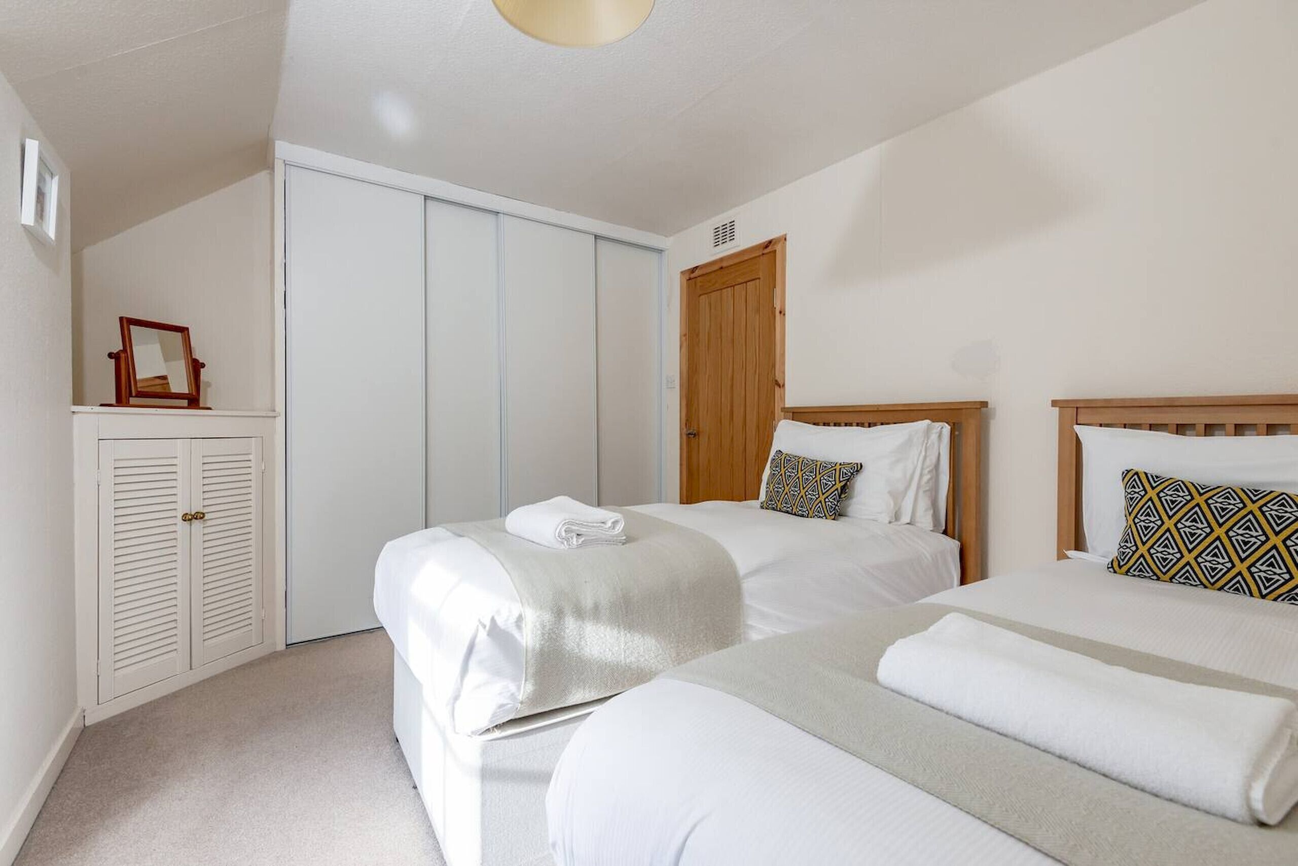 2 bedrooms, iron/ironing board, free WiFi, bed sheets