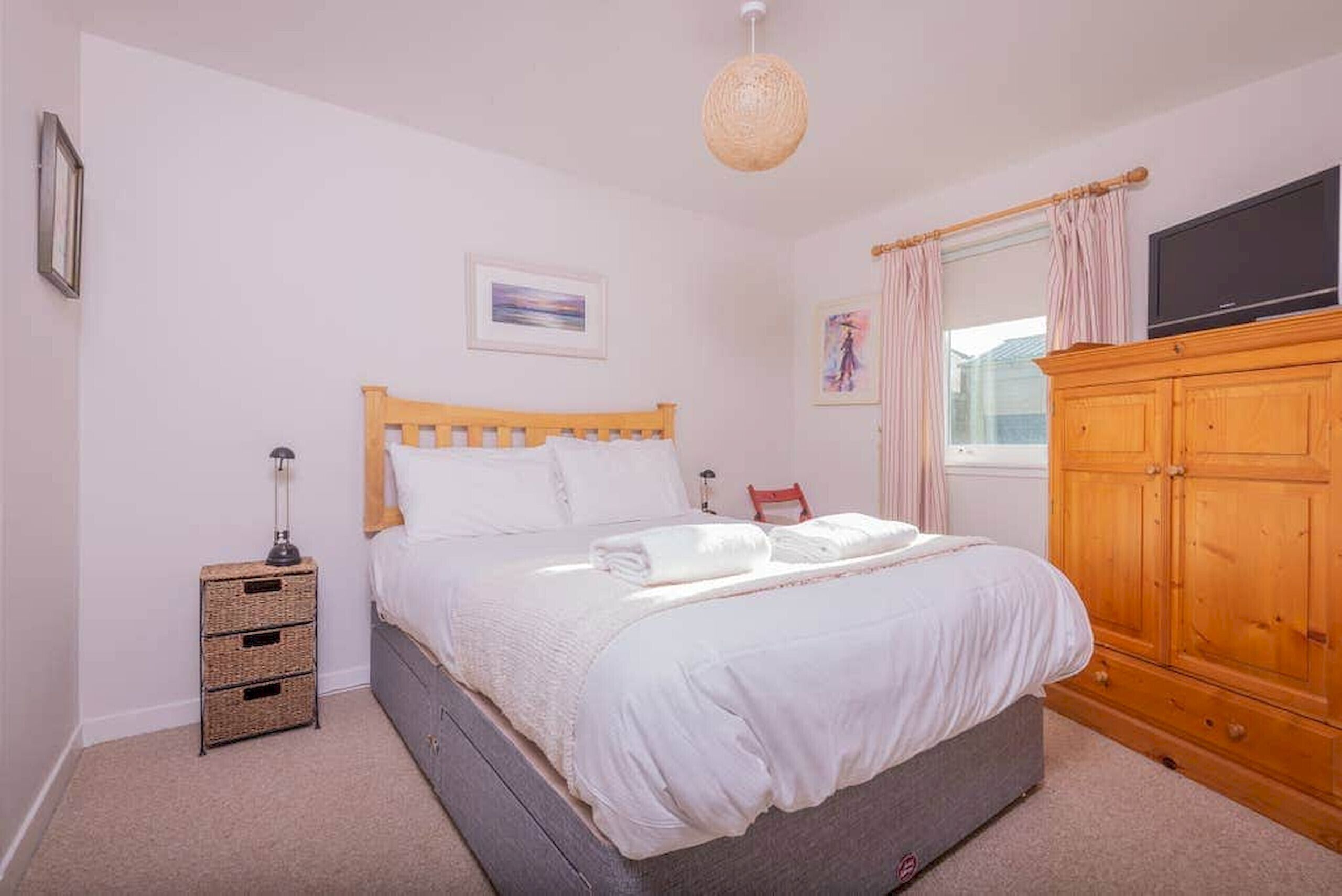 3 chambres, fer et planche à repasser, Wi-Fi gratuit, draps fournis