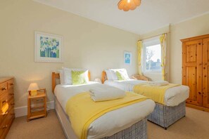 3 bedrooms, iron/ironing board, free WiFi, bed sheets