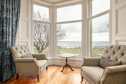 Gillespie Apartments | Golfer's Dream