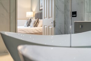 2 sovrum, strykjärn/strykbräda, gratis wi-fi och sängkläder