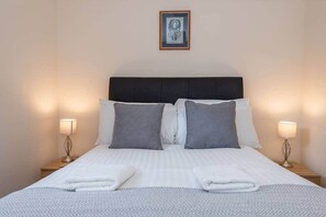2 chambres, fer et planche Ă repasser, Wi-Fi gratuit, draps fournis