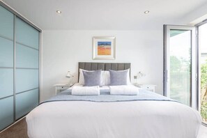 2 bedrooms, iron/ironing board, free WiFi, bed sheets - Square Green (No 11) | Garden (St Andrews)