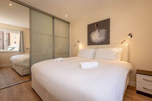 1 habitación, tabla de planchar con plancha, wifi gratis y ropa de cama 