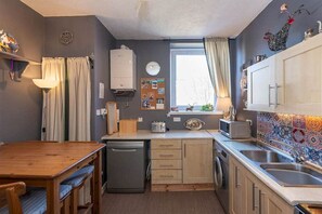 冷蔵庫、電子レンジ、オーブン、食器洗い機