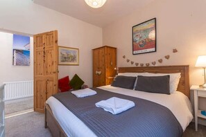 3 bedrooms, iron/ironing board, free WiFi, bed sheets - McHoppity House | Crail (Crail)