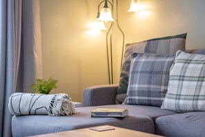 TV - Boase Avenue (No 26) | St Andrews (St Andrews)