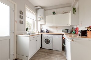 Kühlschrank, Mikrowelle, Ofen, Geschirrspüler