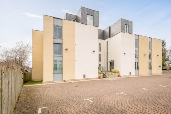 المنشأة من الخارج