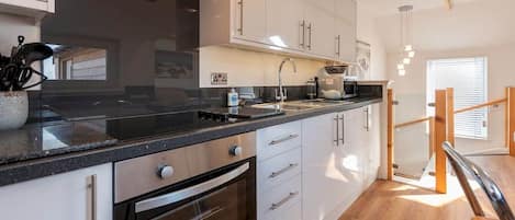 Fridge, microwave, oven, coffee/tea maker