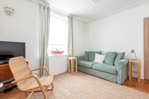 TV, fireplace - Park Place | Elie (Elie)
