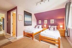 2 bedrooms, iron/ironing board, free WiFi, bed sheets - Muir Park Cottage (Grange)