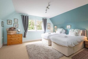 2 bedrooms, iron/ironing board, free WiFi, bed sheets - Muir Park Cottage (Grange)