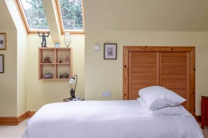 2 chambres, fer et planche à repasser, accès au Wi-Fi (inclus)