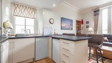 Fridge, microwave, oven, dishwasher