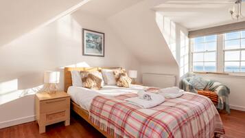 3 bedrooms, hypo-allergenic bedding, iron/ironing board, free WiFi