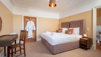 7 bedrooms, desk, iron/ironing board, free WiFi